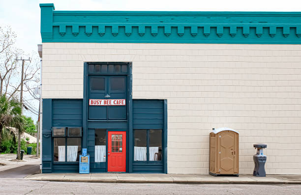 Best Porta potty rental near me  in Findlay, OH